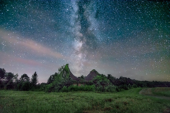 Old Barn and the Milky Way